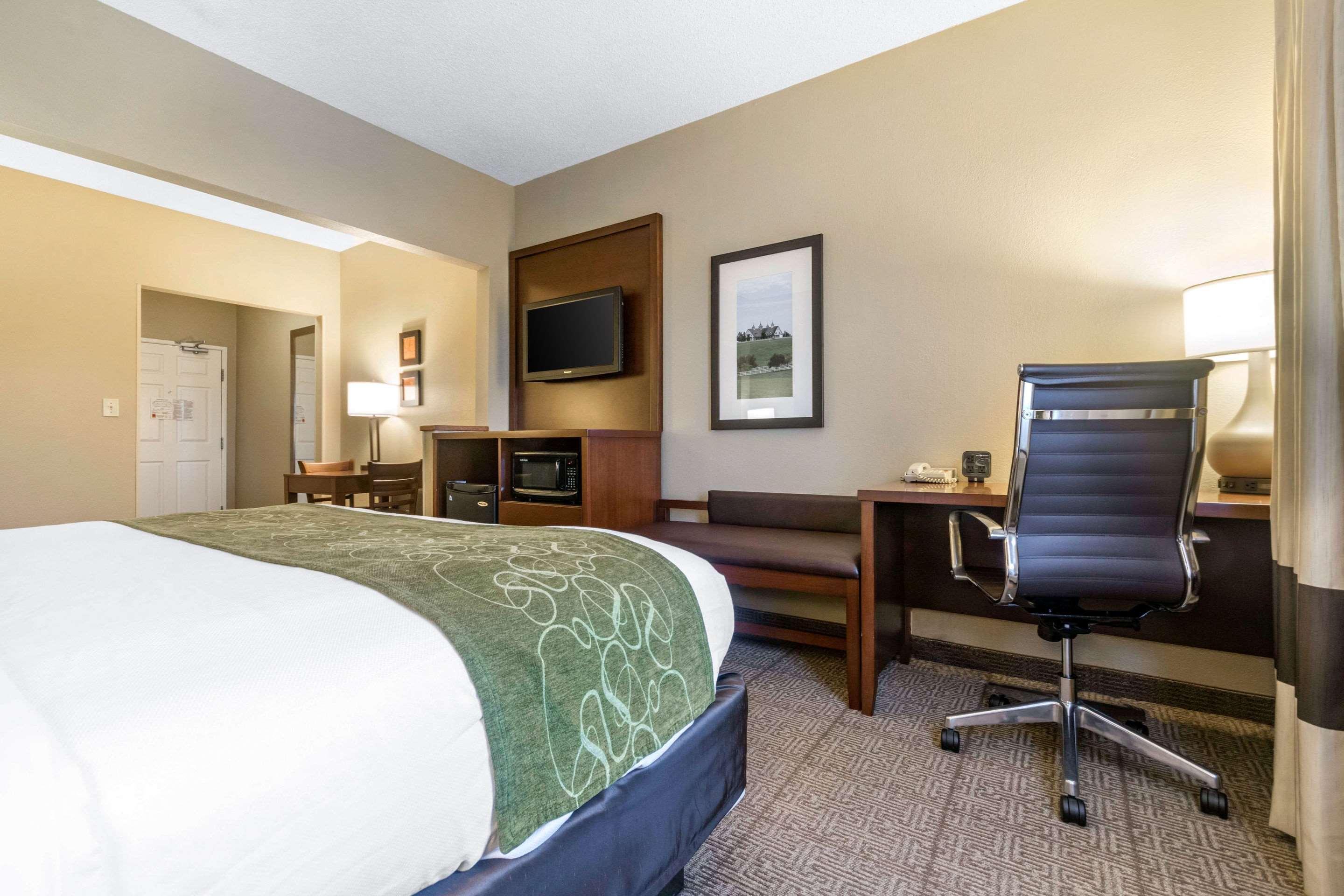 Comfort Suites Keeneland Лексингтън Екстериор снимка