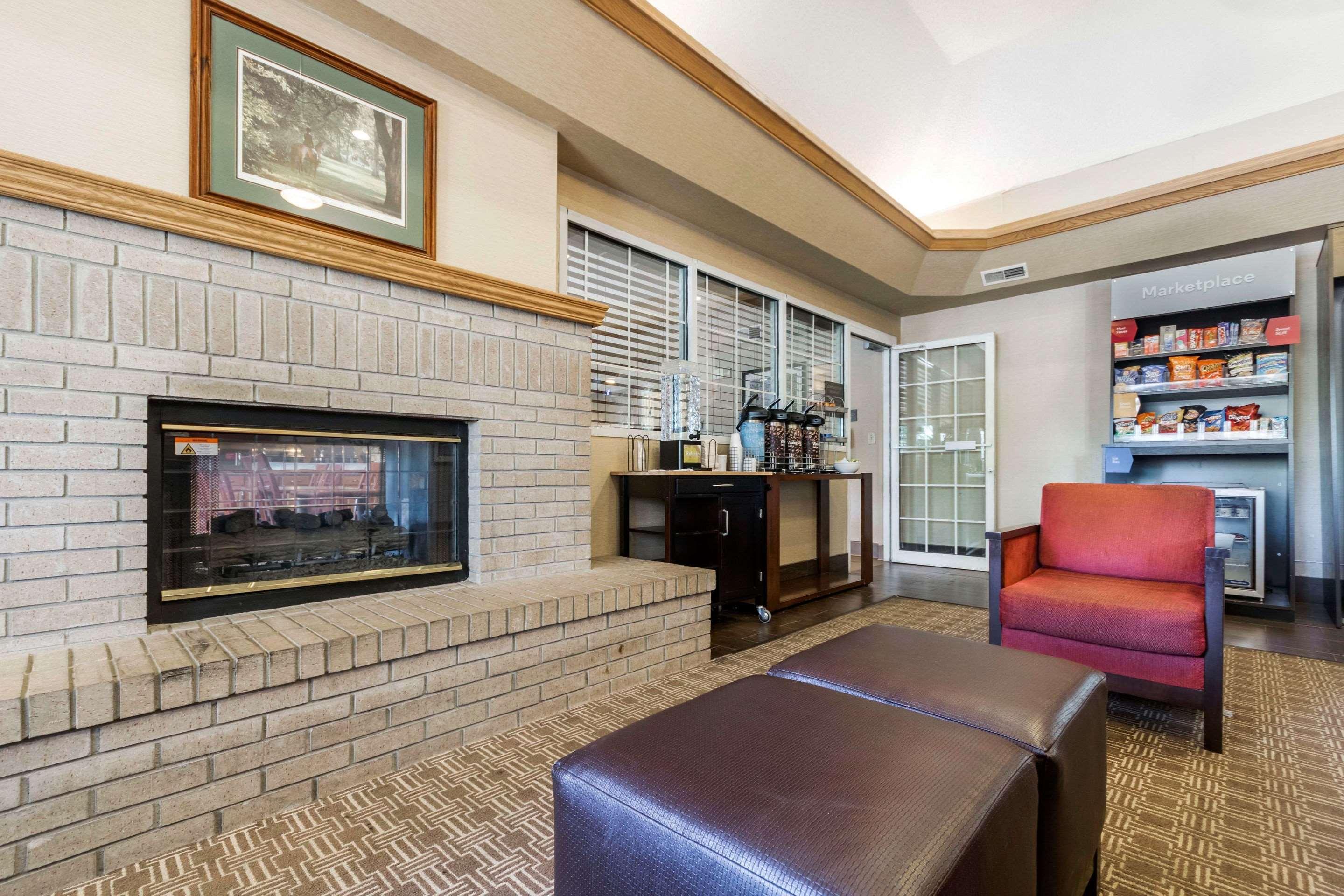 Comfort Suites Keeneland Лексингтън Екстериор снимка