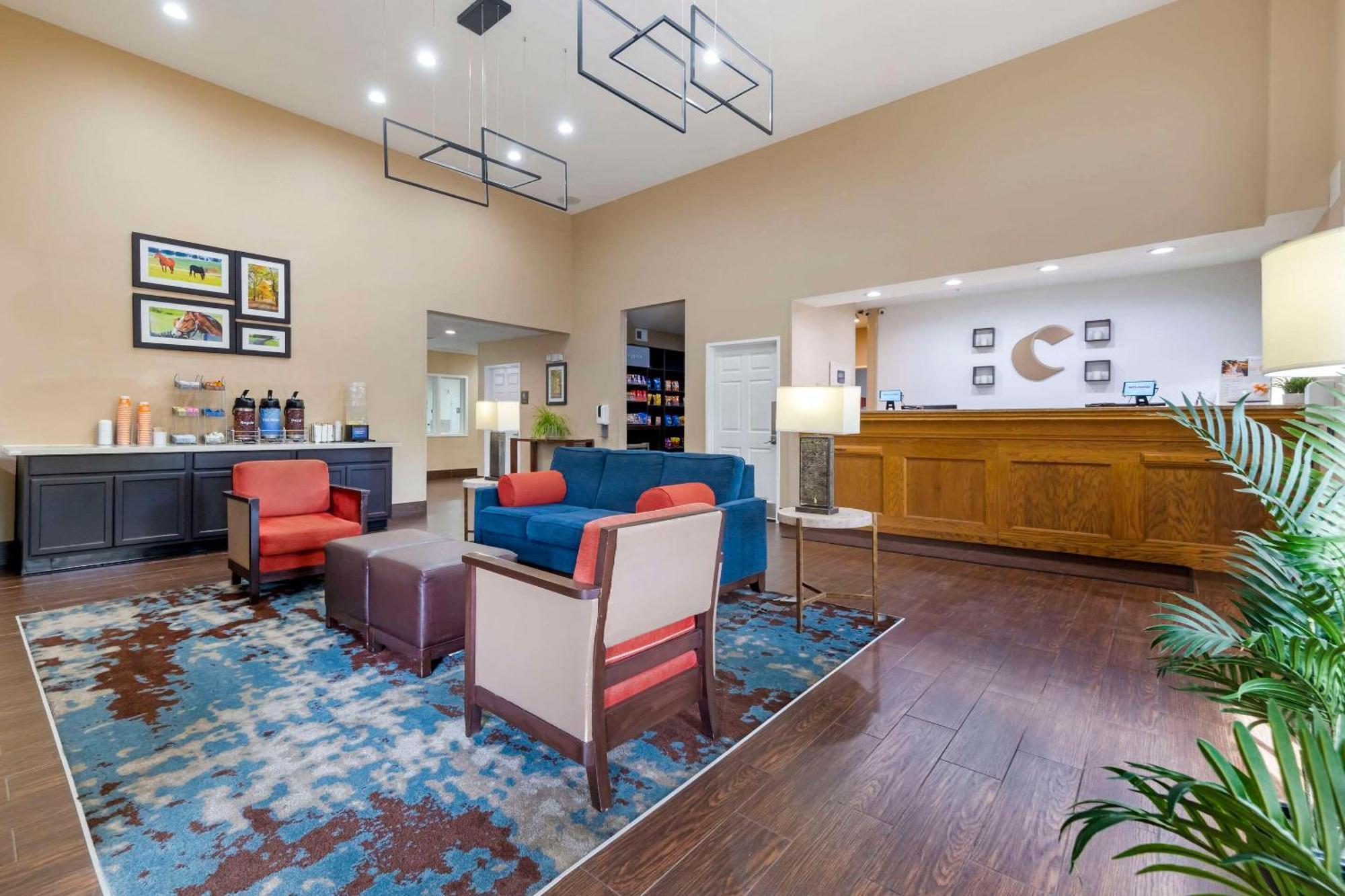 Comfort Suites Keeneland Лексингтън Екстериор снимка