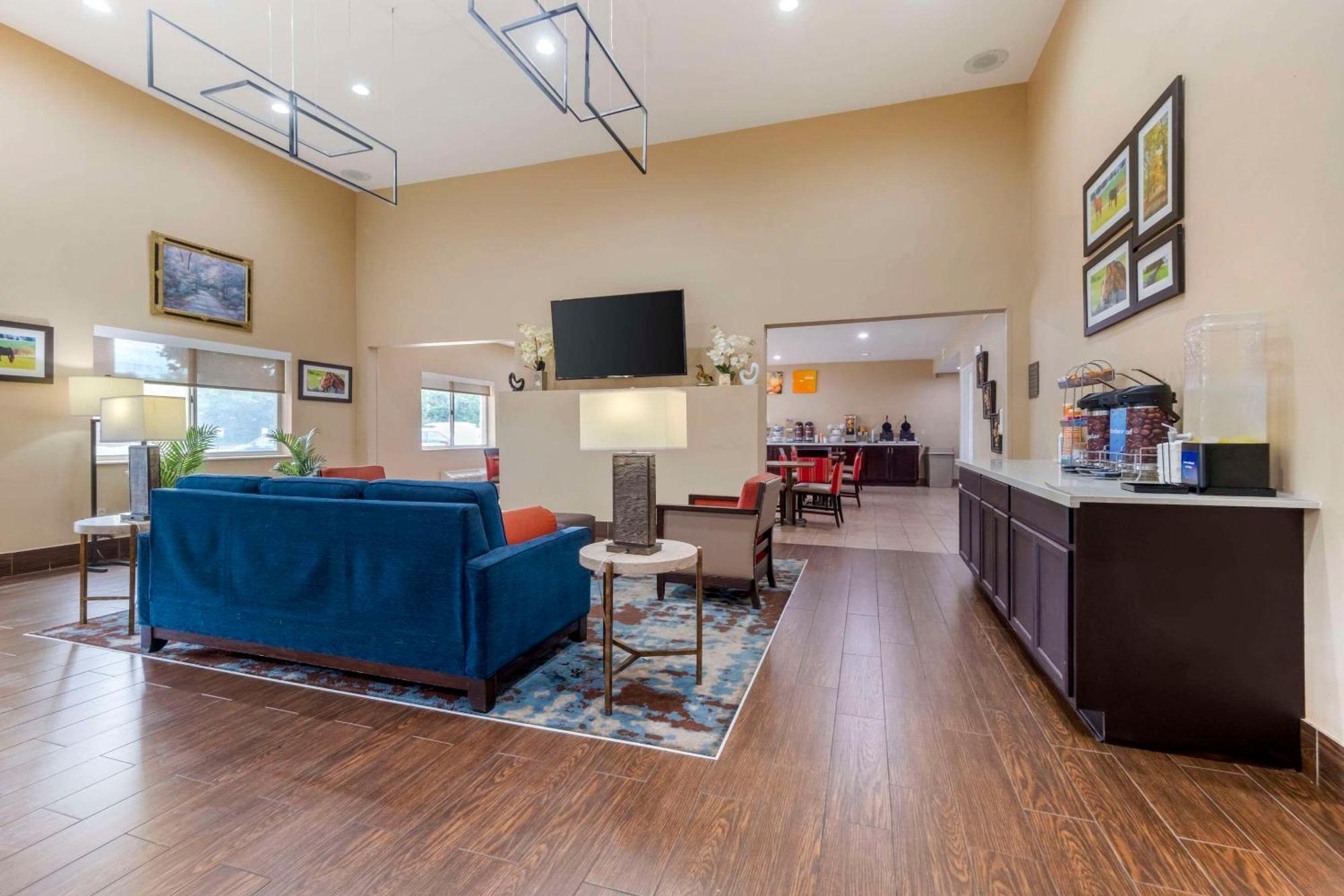Comfort Suites Keeneland Лексингтън Екстериор снимка